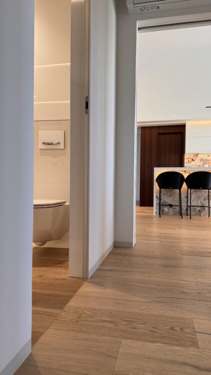 Realizace Drevene Podlahy V RD Chodba Scaled