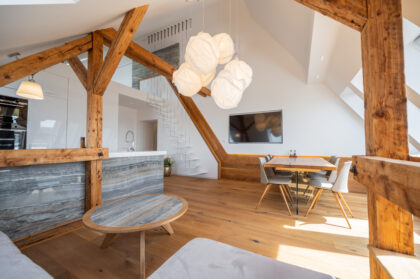 Realizace Drevene Podlahy V Podkrovnim Bytu Scaled